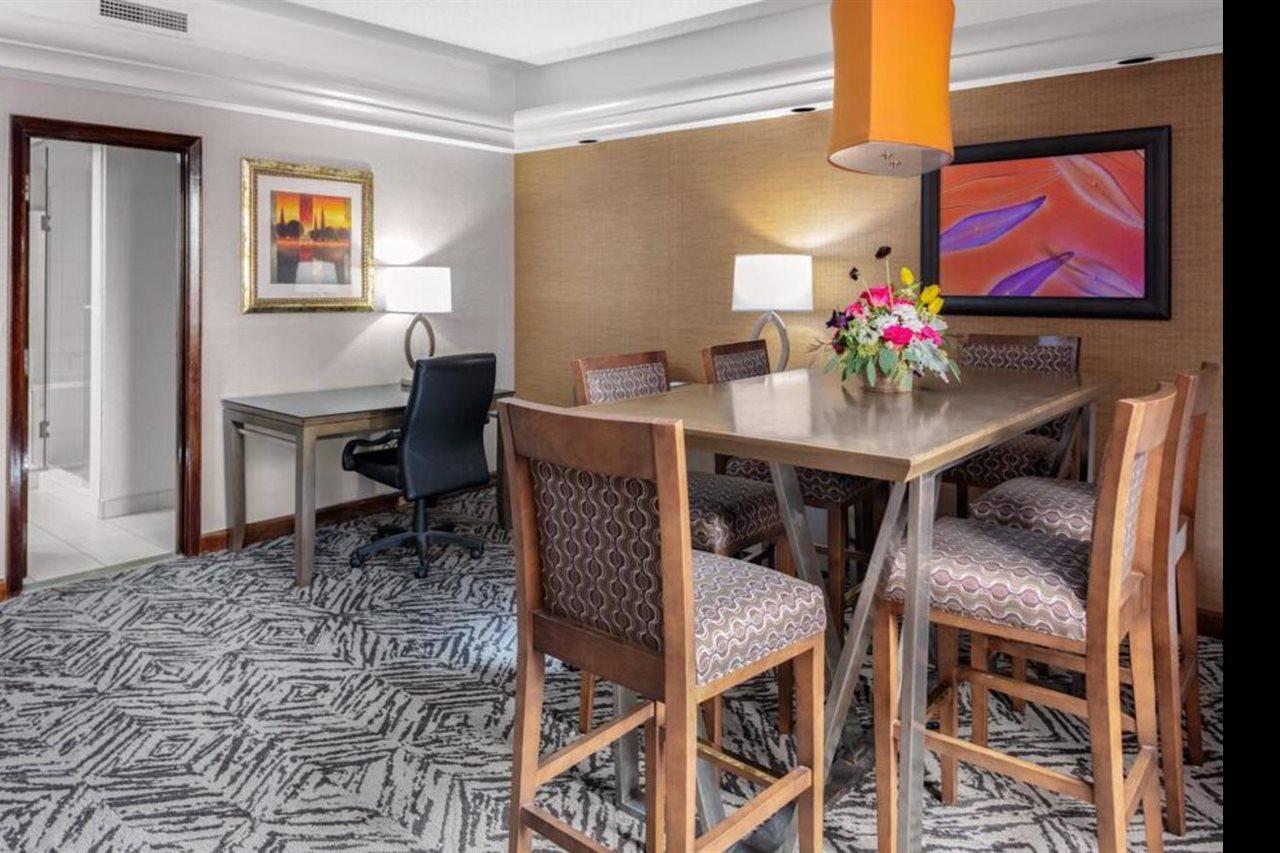 Doubletree By Hilton Hotel & Executive Meeting Center Omaha-Downtown Εξωτερικό φωτογραφία